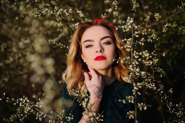 How to Pair a Structured Leather Midi Skirt with a Silk Top for a Corporate Event?